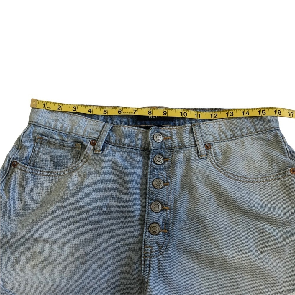 Aeropostale Light Wash Button Fly Denim Mom Shorts Size‎ 10. 100% Cotton - Picture 7 of 7